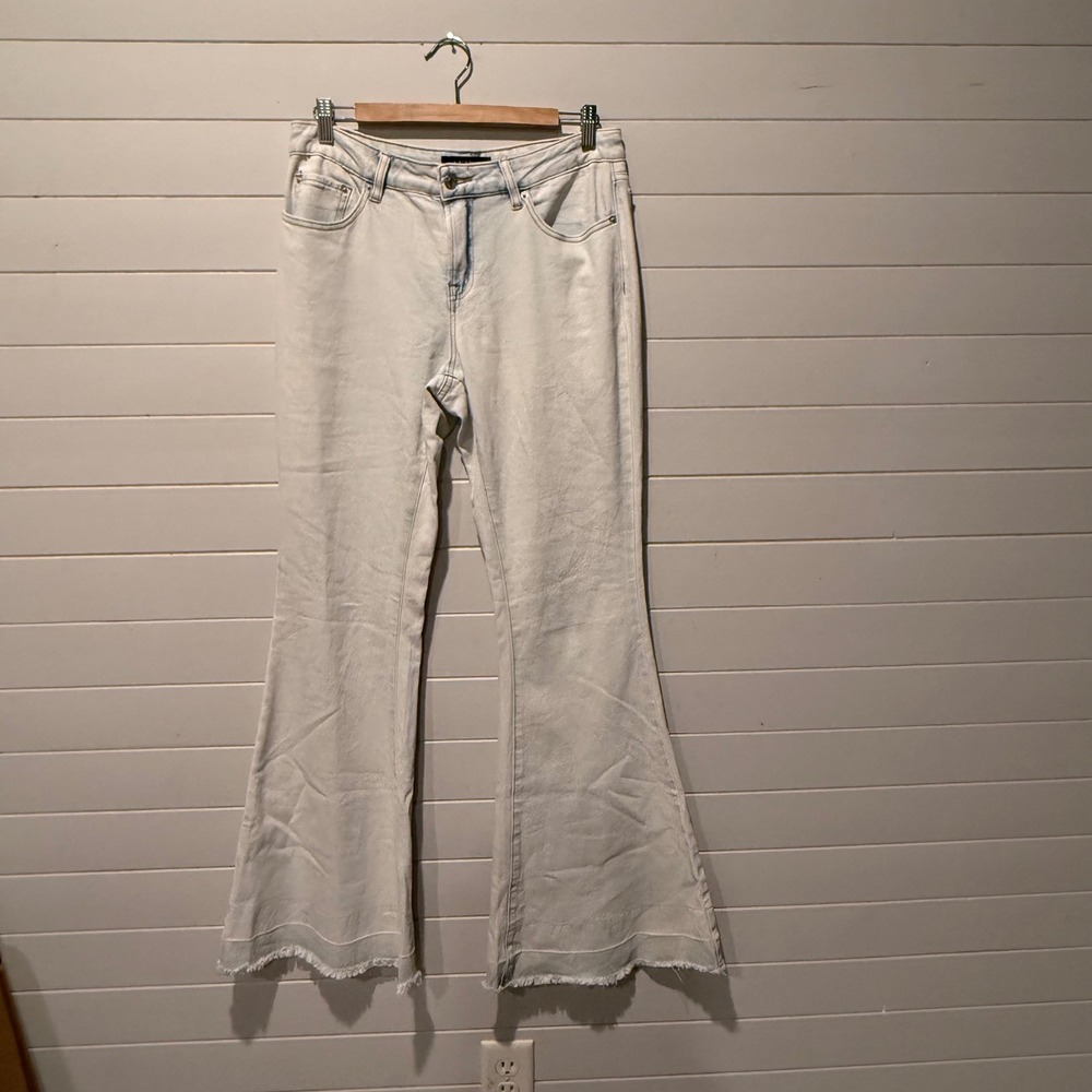 Akira High Rise Flare Jeans Womens 9 Light Wash Raw Hem Boho Y2K AKD-1130P